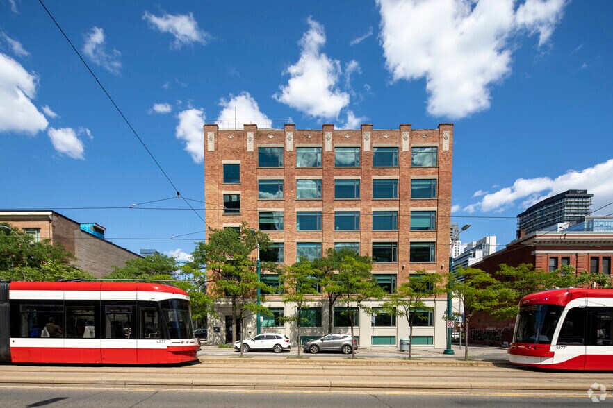 185 Spadina Ave, Toronto, ON à louer - Photo du bâtiment - Image 2 de 4