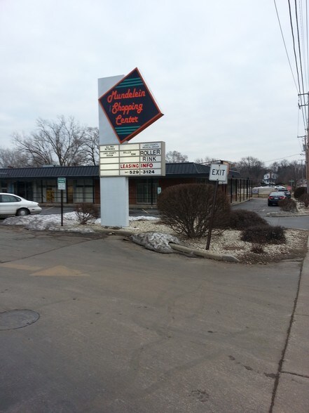 155 N Seymour Ave, Mundelein, IL à louer - Photo du bâtiment - Image 2 de 12