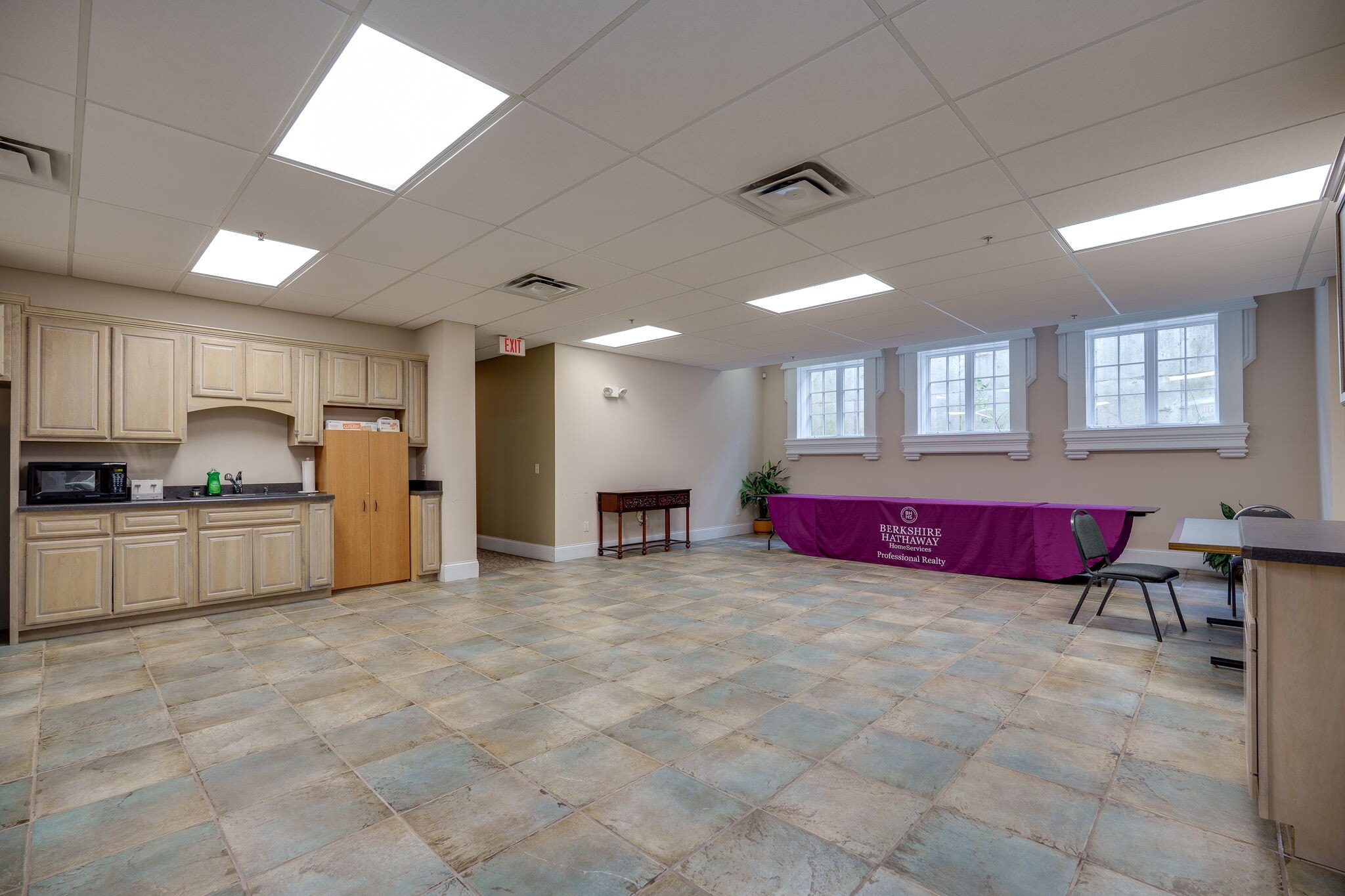 2496 Commons Blvd, Dayton, OH for sale Interior Photo- Image 1 of 9