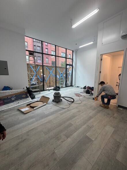 401 W 52nd St, New York, NY à louer - Photo du bâtiment - Image 3 de 4