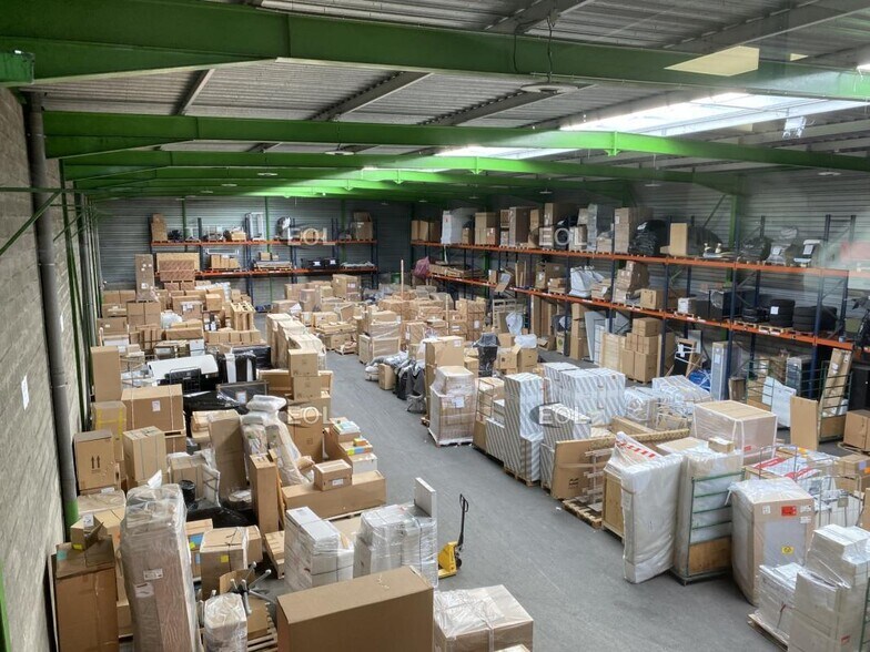 Industrial in Genas for lease - Interior Photo - Image 3 of 15