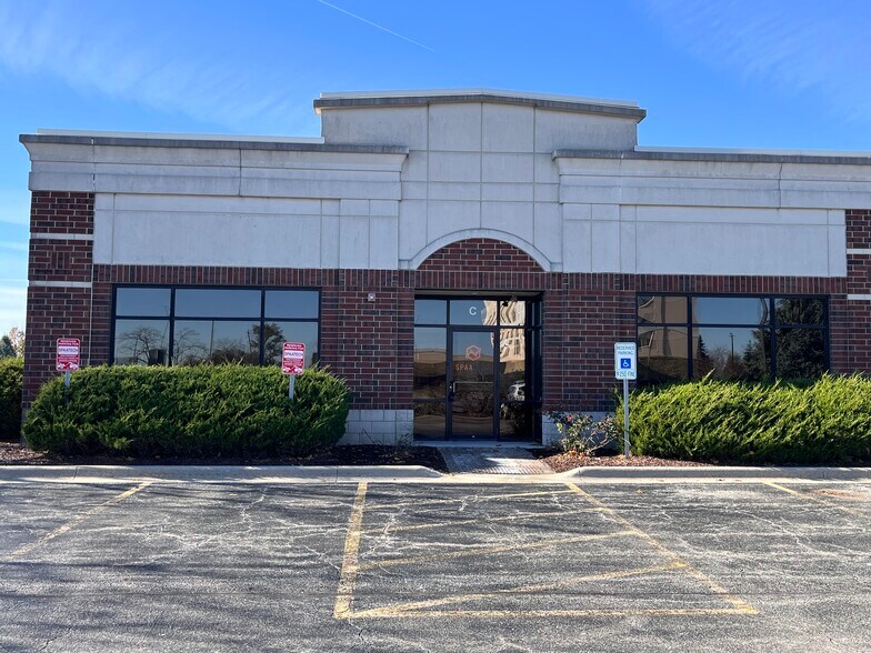 215 Remington Blvd, Bolingbrook, IL à louer - Photo du bâtiment - Image 3 de 22