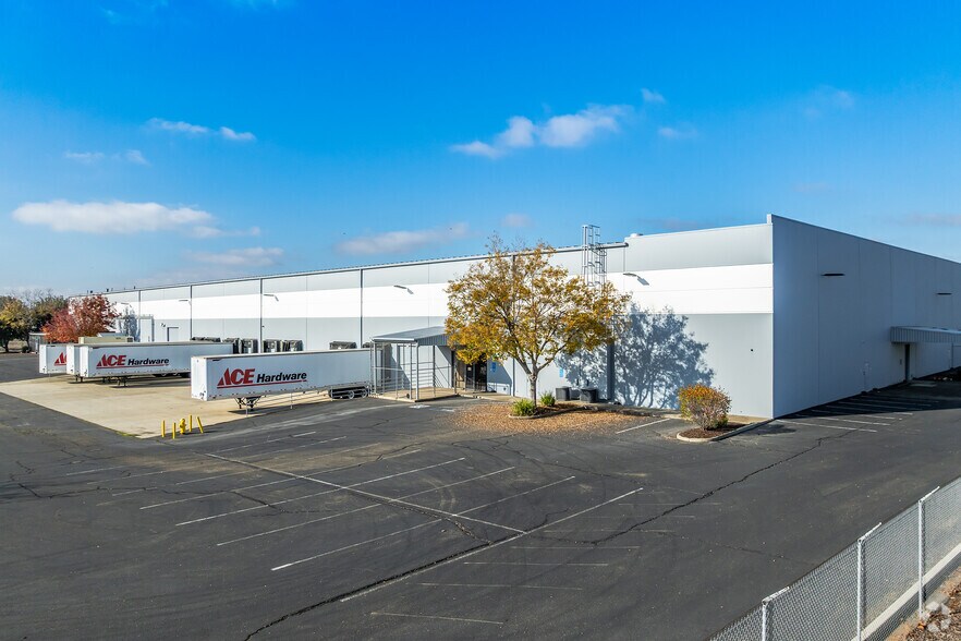 1401 Aviation Blvd, Lincoln, CA à louer - Photo du bâtiment - Image 2 de 3