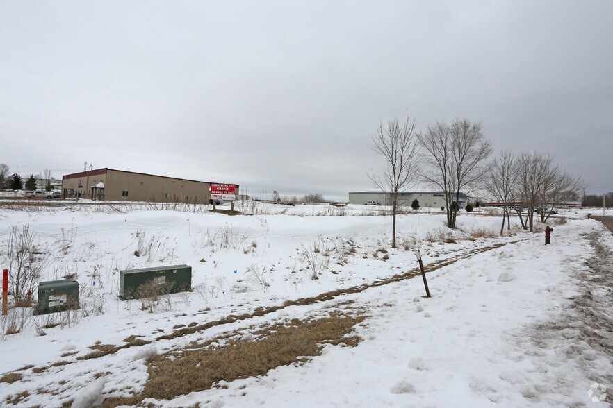 Truax Blvd, Eau Claire, WI à louer - Photo du bâtiment - Image 2 de 4