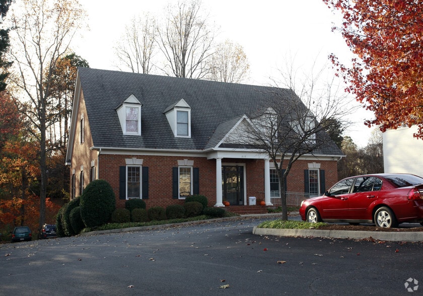 2119 Berkmar Dr, Charlottesville, VA for lease - Building Photo - Image 2 of 9