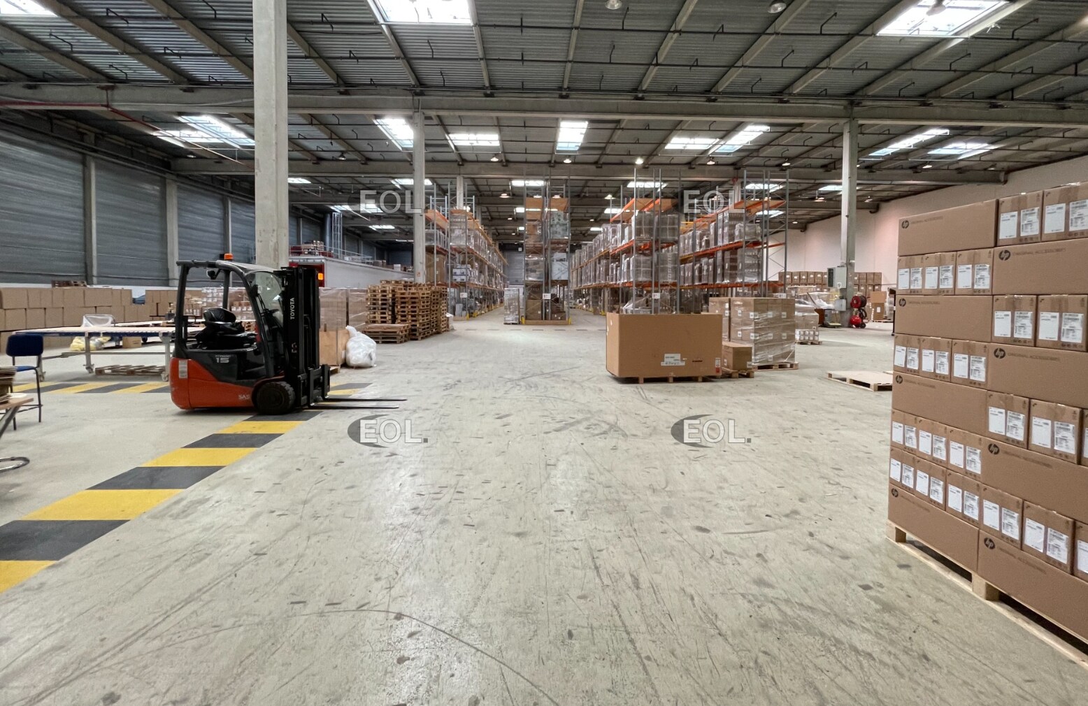 Industrial in Éragny for lease Interior Photo- Image 1 of 5