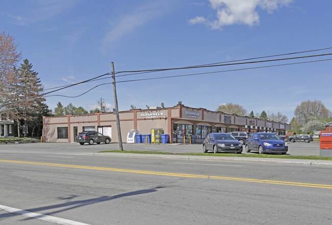 Plus de détails pour 20 Rue Valmont, Repentigny, QC - Commerce de détail à vendre