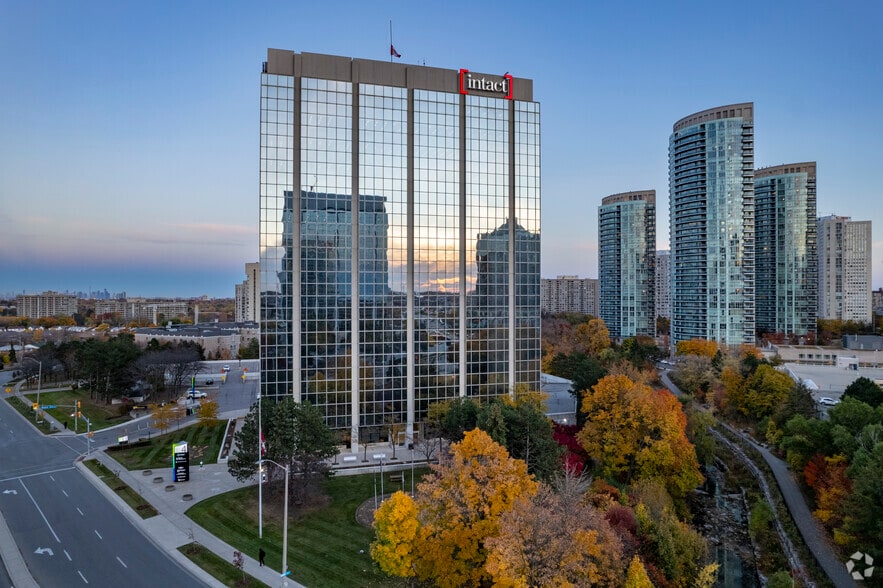 4 Robert Speck Pky, Mississauga, ON for lease - Building Photo - Image 3 of 6