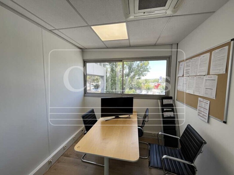 Office in Aix-en-Provence for lease - Interior Photo - Image 3 of 7