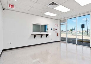 1300 E Barbours Cut Blvd, La Porte, TX à louer Photo intérieure- Image 1 de 3