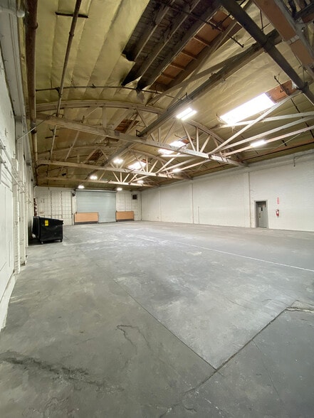 7006 Stanford Ave, Los Angeles, CA for sale - Interior Photo - Image 3 of 6