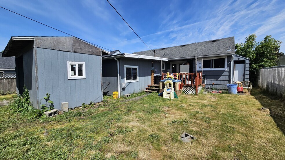 947 19th Ave, Longview, WA à vendre - Photo du bâtiment - Image 2 de 9