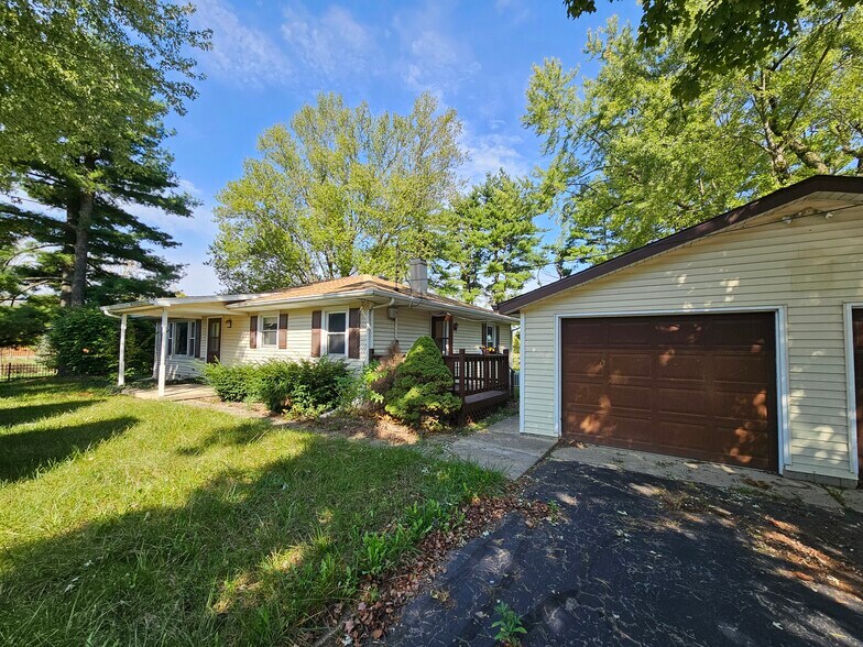 13562 E 116th St, Fishers, IN à vendre - Photo principale - Image 1 de 9