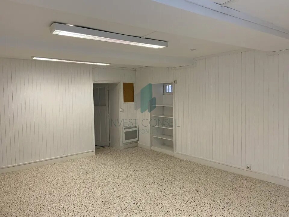 Office in Pontoise for lease Interior Photo- Image 1 of 7