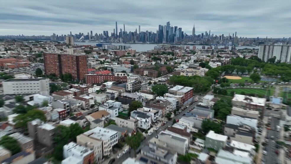 512 Paterson Plank Rd, Jersey City, NJ à louer - Vidéo sur l’inscription commerciale - Image 2 de 54