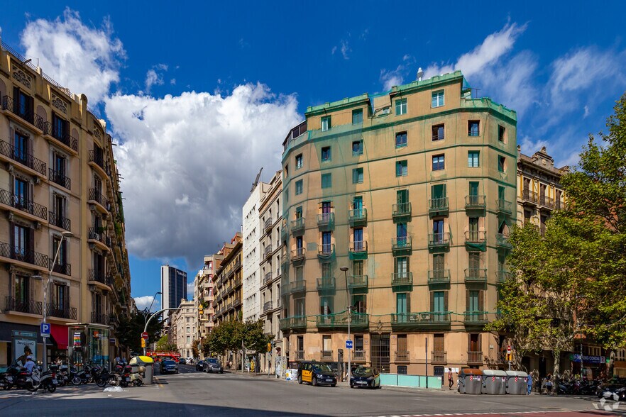 Carrer de Balmes, 114, Barcelone, Barcelona à louer - Photo du bâtiment - Image 2 de 3