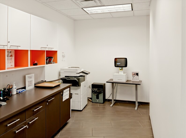 40 Burton Hills Blvd, Nashville, TN for lease - Interior Photo - Image 2 of 18