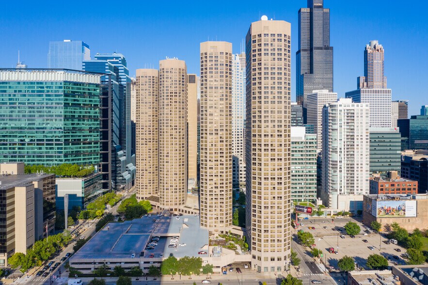 555 W Madison St, Chicago, IL à louer - Photo du bâtiment - Image 3 de 35