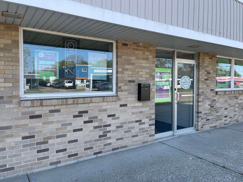 3060 Madison Ave SE, Grand Rapids, MI à louer - Photo du bâtiment - Image 3 de 11