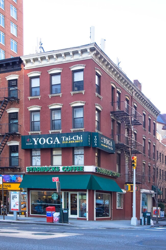 Plus de détails pour 1128 Third Ave, New York, NY - Commerce de détail à louer