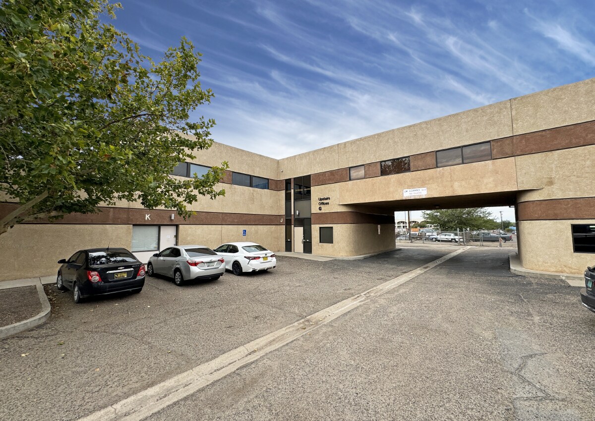 2415 Princeton Dr NE, Albuquerque, NM à vendre Photo du bâtiment- Image 1 de 1