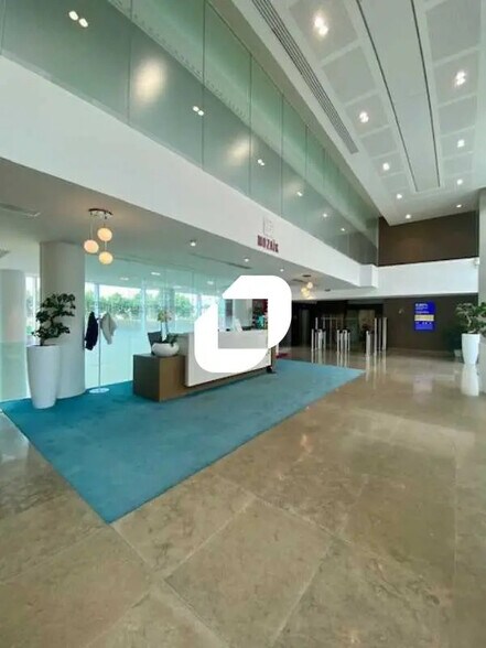 Office in Rueil-Malmaison for lease - Building Photo - Image 3 of 29