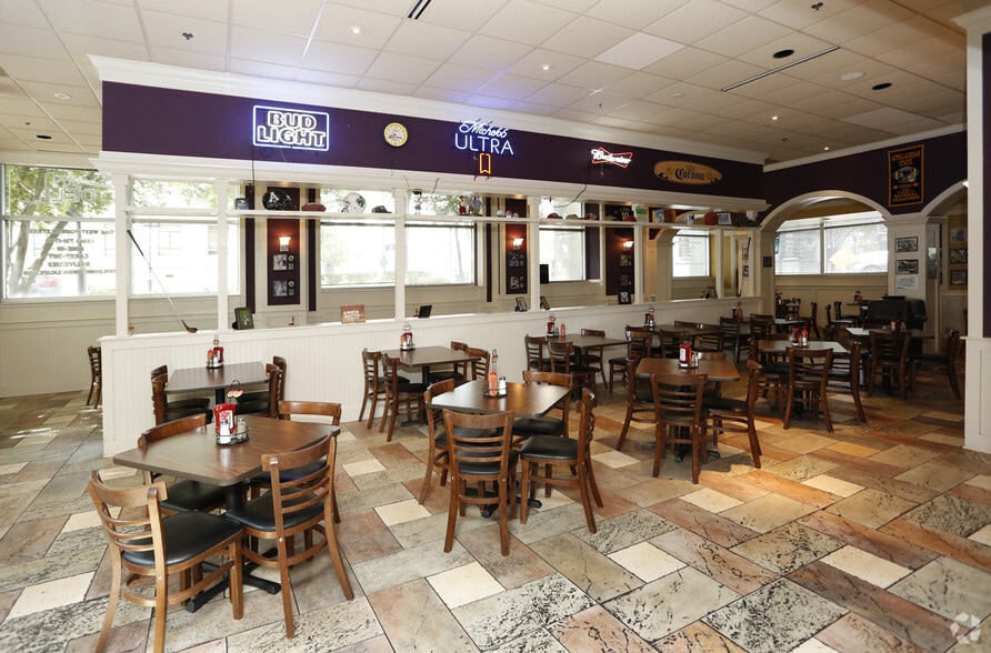 1 W Fourth St, Winston-Salem, NC for lease - Lobby - Image 3 of 37