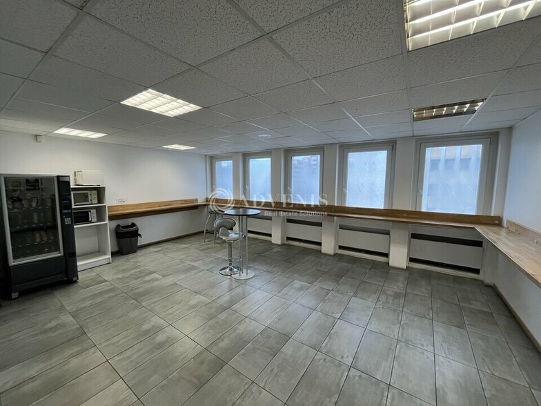 Office in Créteil for sale - Interior Photo - Image 2 of 12