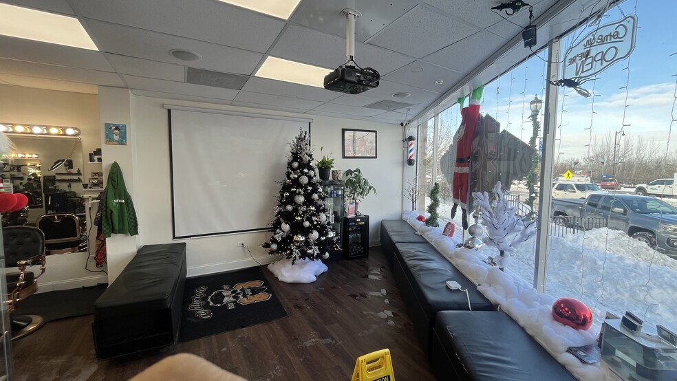 417 Railroad Ave, Round Lake, IL for lease - Building Photo - Image 3 of 9