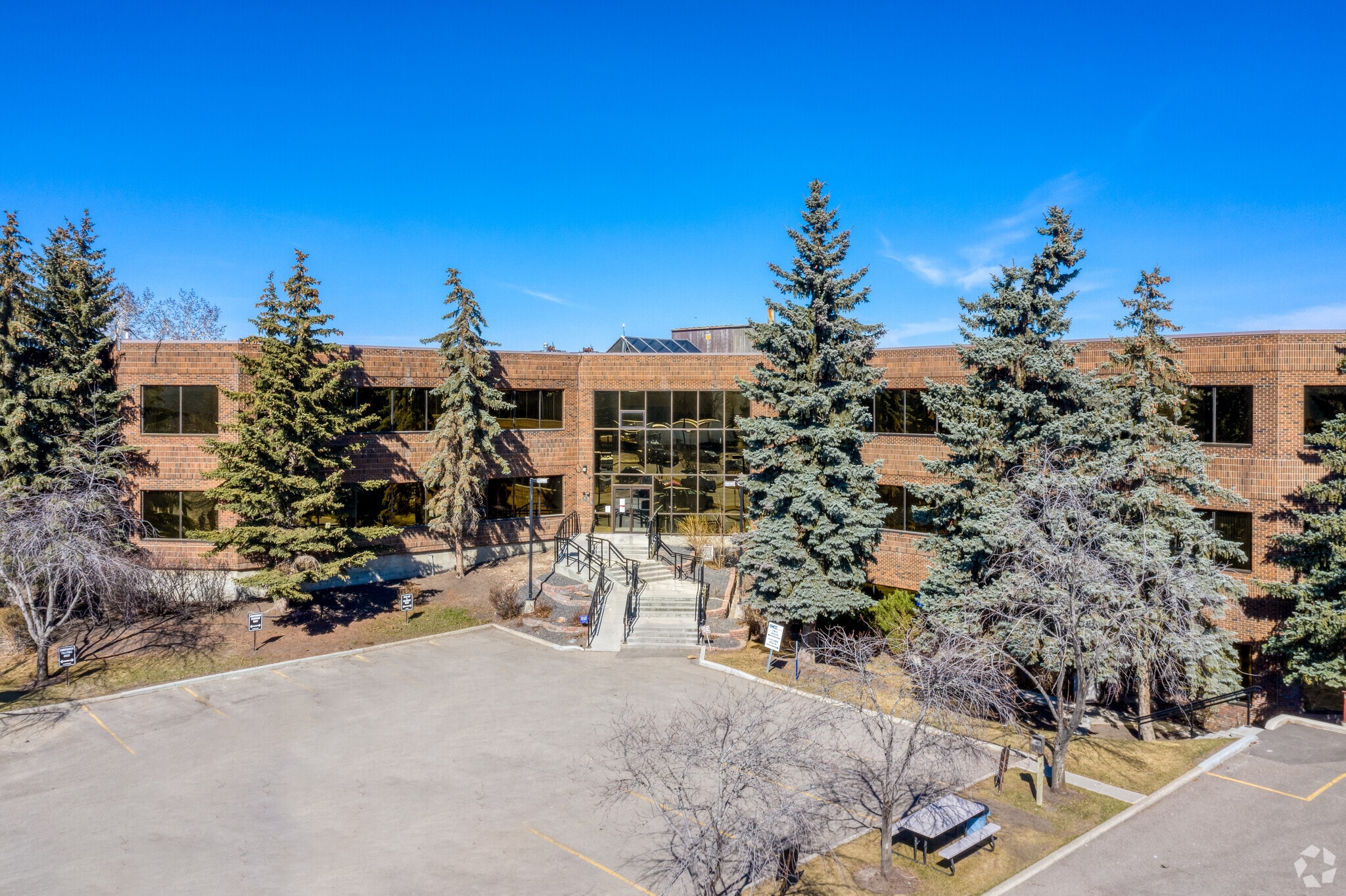 7100-7110 44 St SE, Calgary, AB à louer Photo principale- Image 1 de 6