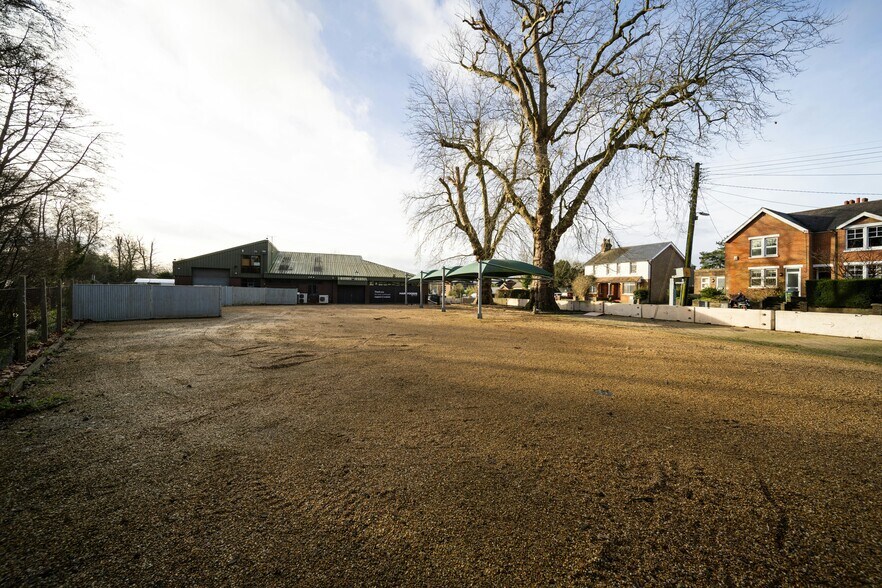 Harwoods Pulborough London Road portefeuille de 2 propriétés à vendre sur LoopNet.ca - Photo du bâtiment - Image 2 de 6