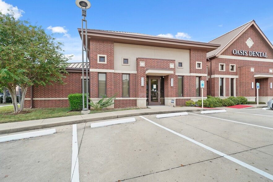 1208 Highway 6, Sugar Land, TX for lease - Building Photo - Image 1 of 15