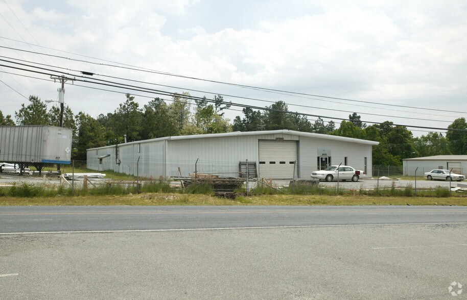 5874 Uwharrie Rd, High Point, NC à louer - Photo du bâtiment - Image 1 de 9