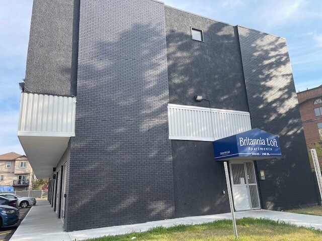 10153 158 St NW, Edmonton, AB à vendre - Photo du bâtiment - Image 3 de 6
