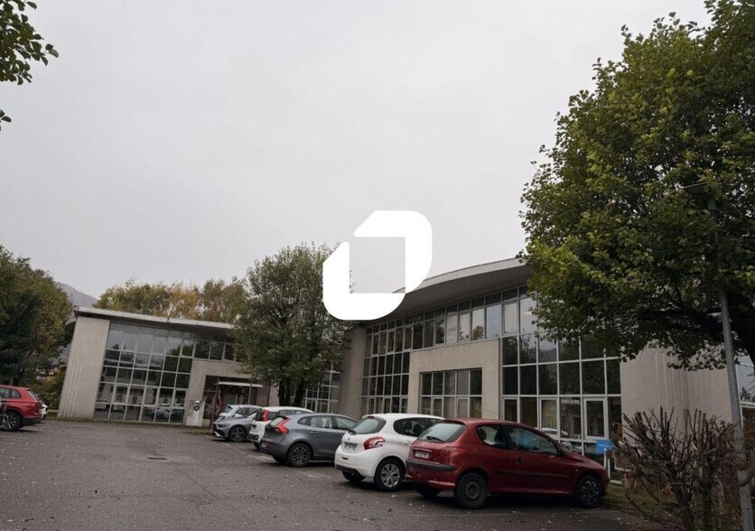 Office in Gieres for lease - Building Photo - Image 3 of 7