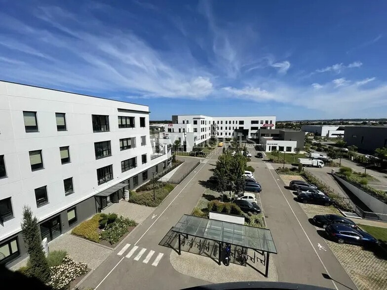 Office in Genas for lease - Building Photo - Image 2 of 10