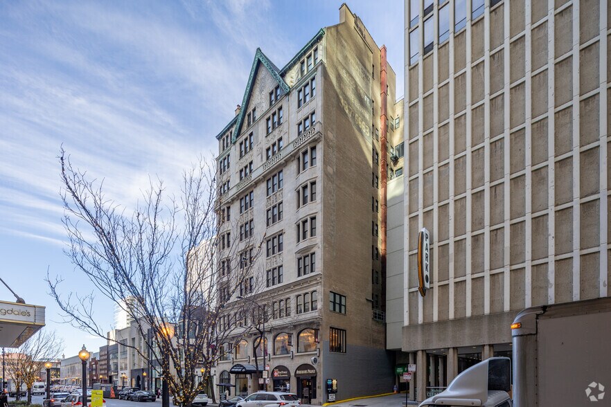 70 E Walton St, Chicago, IL à louer - Photo du bâtiment - Image 2 de 3
