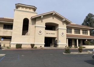 3351 M St, Merced, CA à louer Photo du bâtiment- Image 1 de 7