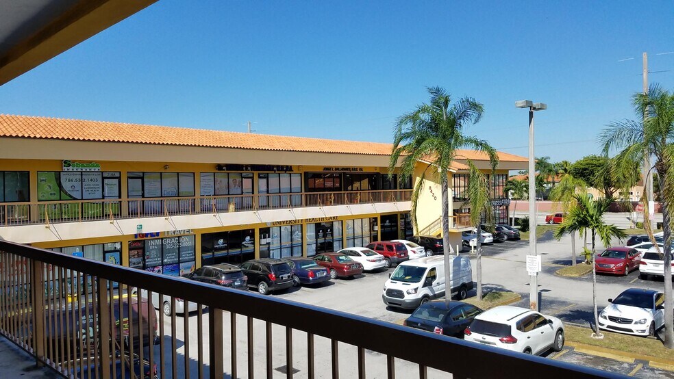 8400-8420 W Flagler St, Miami, FL à louer - Photo du bâtiment - Image 2 de 4