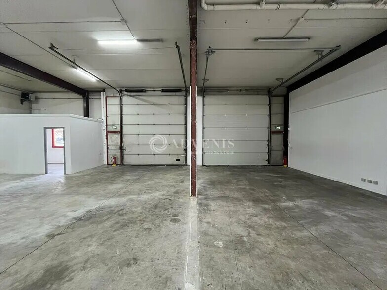 Flex in Le Blanc-Mesnil for lease - Building Photo - Image 3 of 11