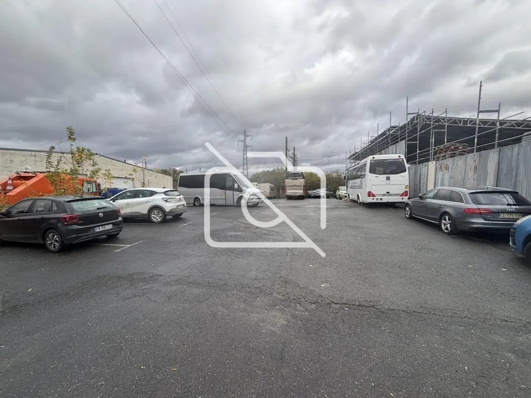 Land in Villeneuve-Saint-Georges for lease Building Photo- Image 1 of 3