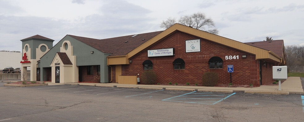 5841 Whitmore Lake Rd, Brighton, MI for lease - Building Photo - Image 3 of 26