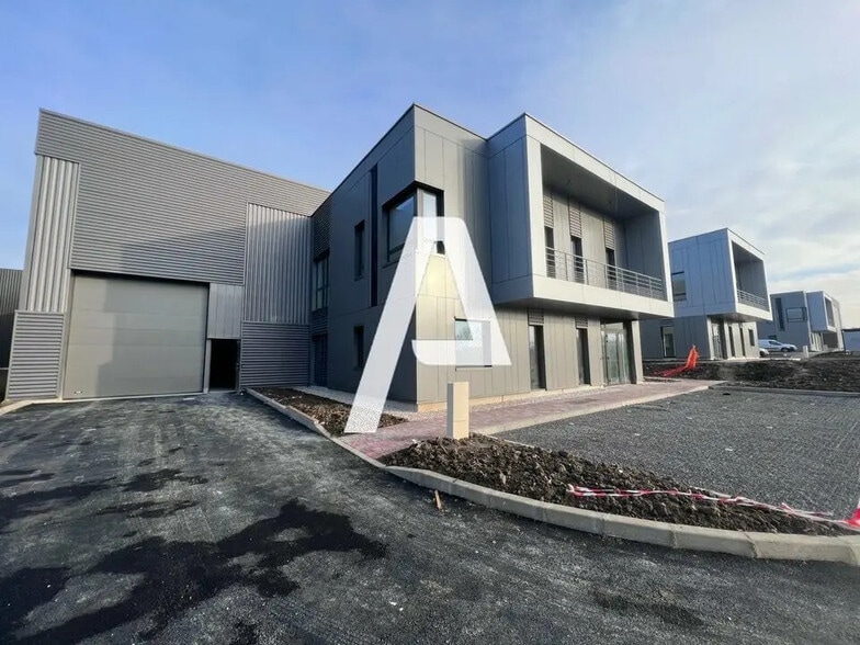 Flex dans Courtry à louer - Photo du bâtiment - Image 3 de 4