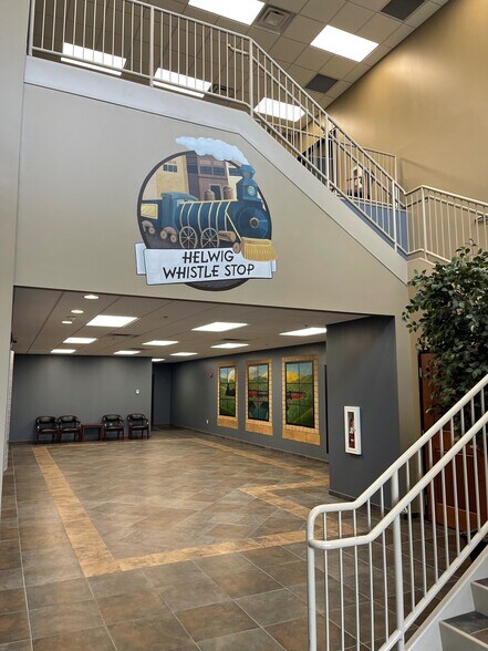 599 W Bagley Rd, Berea, OH à louer - Photo du bâtiment - Image 3 de 8