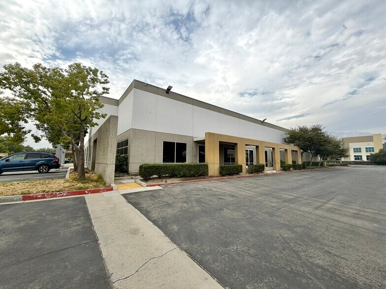 11376 N 5th St, Rancho Cucamonga, CA à louer - Photo du bâtiment - Image 2 de 5