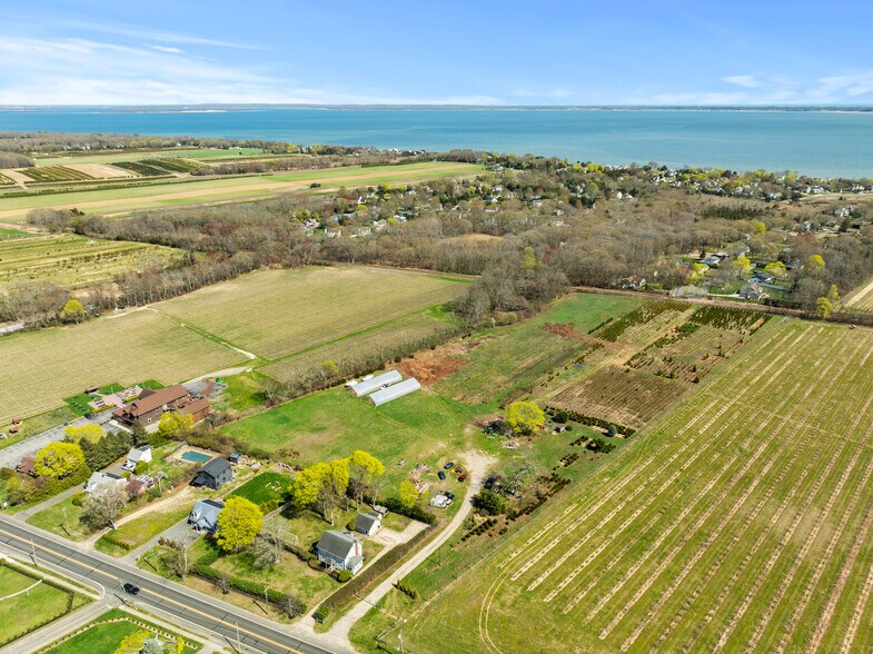 1705 & 1709 NY-25, Jamesport, NY à vendre - Photo du bâtiment - Image 2 de 8