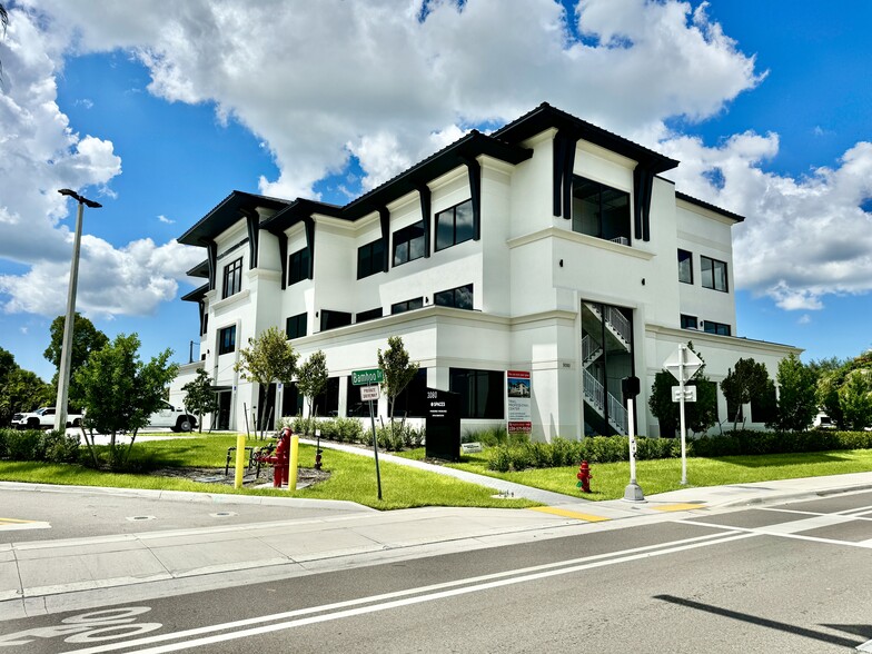 3080 Tamiami Trl E, Naples, FL for sale - Building Photo - Image 2 of 11