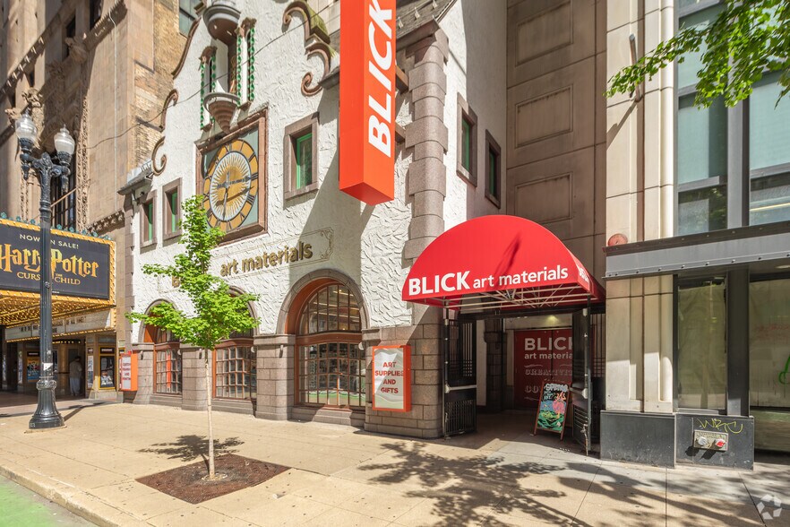 14-18 W Randolph St, Chicago, IL à louer - Photo du bâtiment - Image 2 de 4