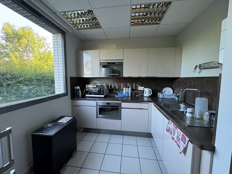 Office in Magny-le-Hongre for lease - Interior Photo - Image 3 of 6