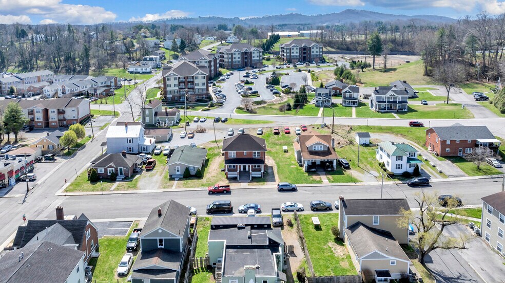 1201-1217 Fairfax St, Radford, VA 24141 portefeuille de 1 propriétés à vendre sur LoopNet.ca - Aérien - Image 3 de 50